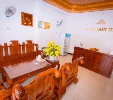 Khach San Son Ha Hotel Tỉnh Kontum Exterior foto