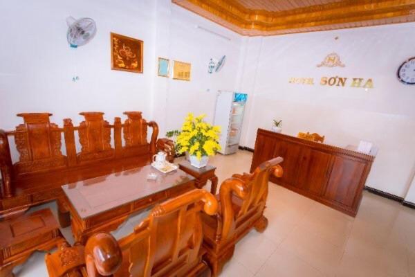 Khach San Son Ha Hotel Tỉnh Kontum Exterior foto