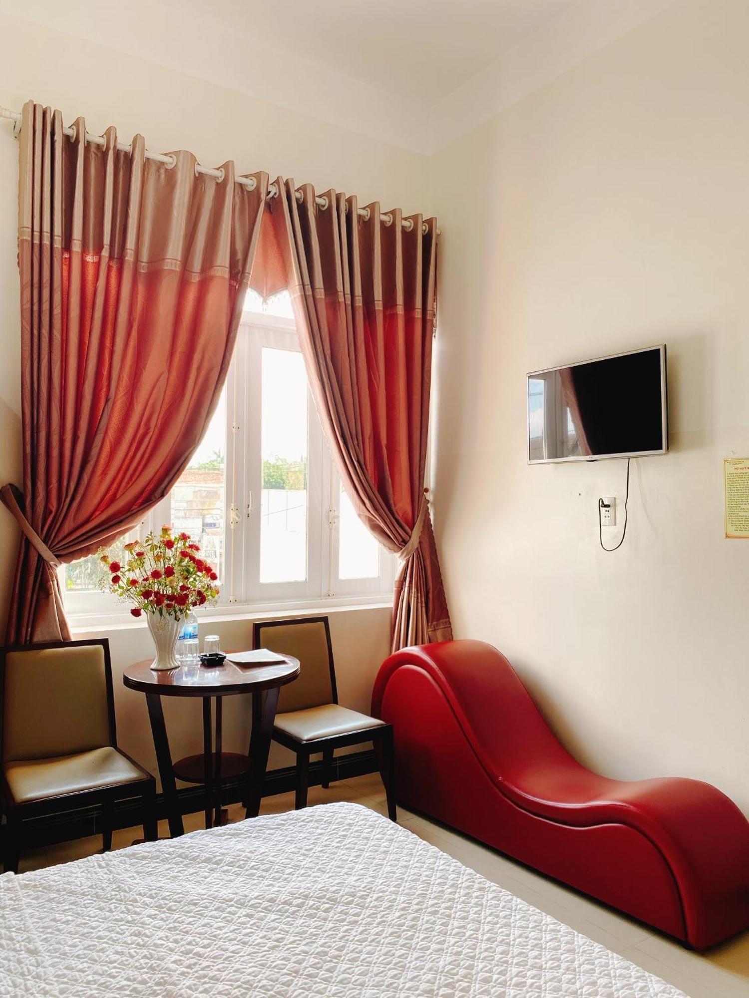Khach San Son Ha Hotel Tỉnh Kontum Exterior foto